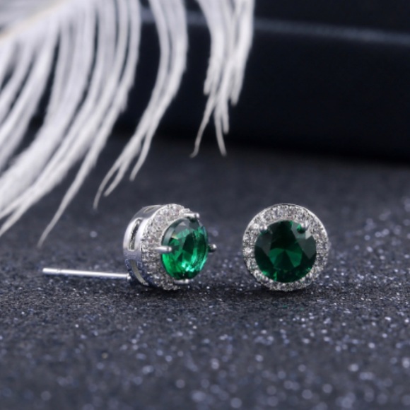 ✨Stunning Emerald Studs✨ - Picture 2 of 5
